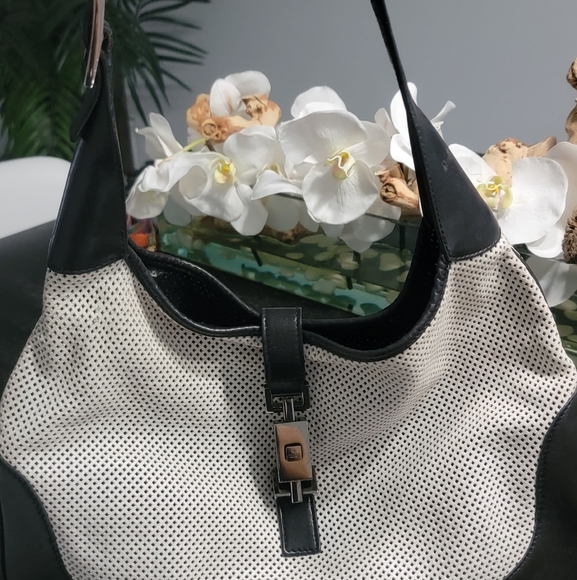 Gucci - Picture 1 of 7